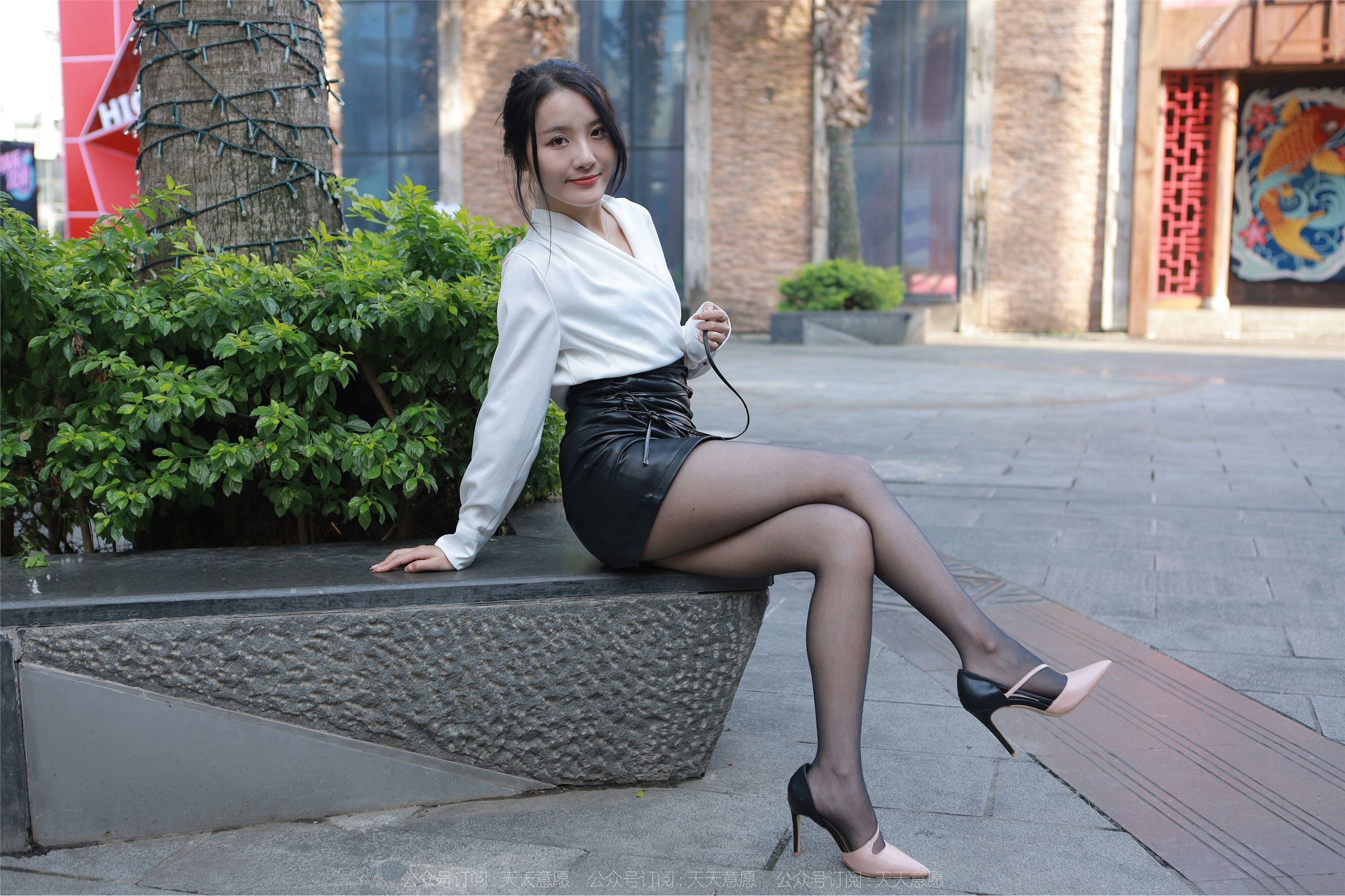 IESS异思趣向 2022.04.01 丝享家1046：婉萍《嘿丝皮裙街拍》